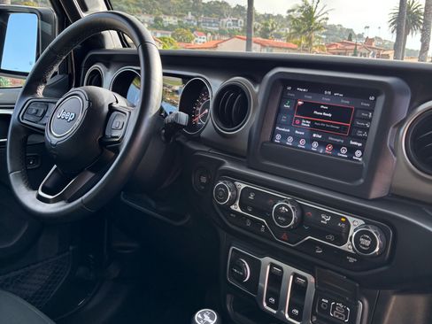 Used 2018 Jeep Wrangler Sport AWD/4WD image 11