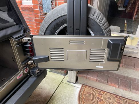 Used 2005 Jeep Wrangler Unlimited Rubicon w/ Sahara Edition Group image 22