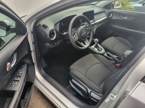 Used 2020 Kia Forte LXS FWD image 12