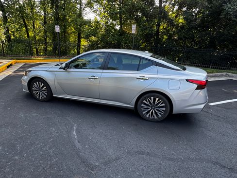 Used 2023 Nissan Altima 2.5 SV FWD image 10
