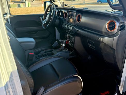 Used 2023 Jeep Gladiator Mojave w/ Cold Weather Group image 12