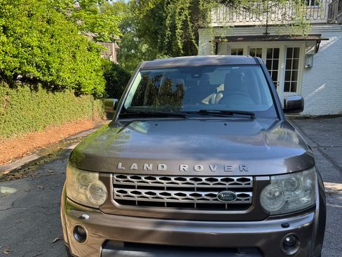 Used 2011 Land Rover LR4 HSE LUX AWD/4WD image 2