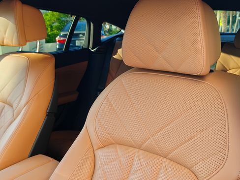 Used 2023 BMW X6 xDrive40i w/ Executive Package image 2