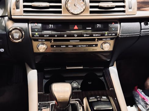 Used 2013 Lexus LS 460 L w/ Preferred Accessory Package RWD image 5