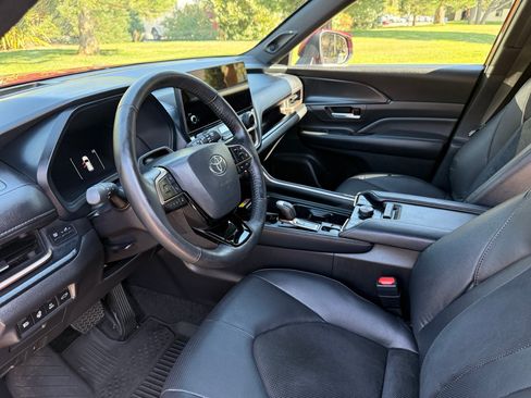 Used 2025 Toyota Grand Highlander AWD Hybrid image 24