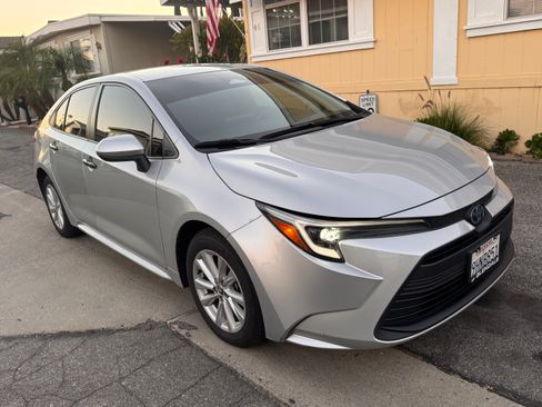 Used 2023 Toyota Corolla LE image 2
