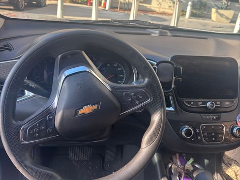 Used 2021 Chevrolet Malibu LT FWD image 16