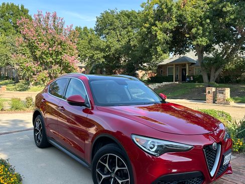 Used 2019 Alfa Romeo Stelvio Ti image 2