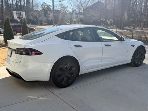 Used 2023 Tesla Model S Standard Range image 8