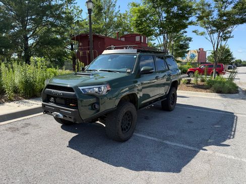 Used 2022 Toyota 4Runner TRD Off-Road Premium AWD/4WD image 2