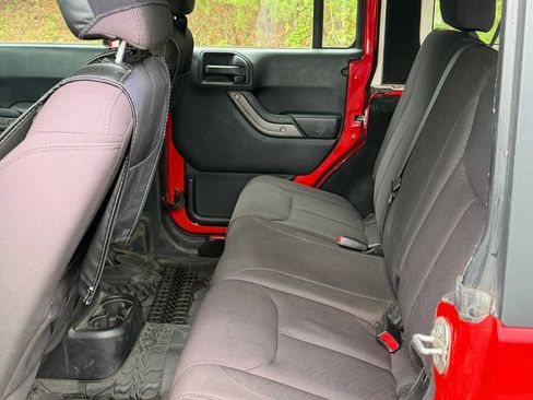 Used 2015 Jeep Wrangler Unlimited Sport AWD/4WD image 8