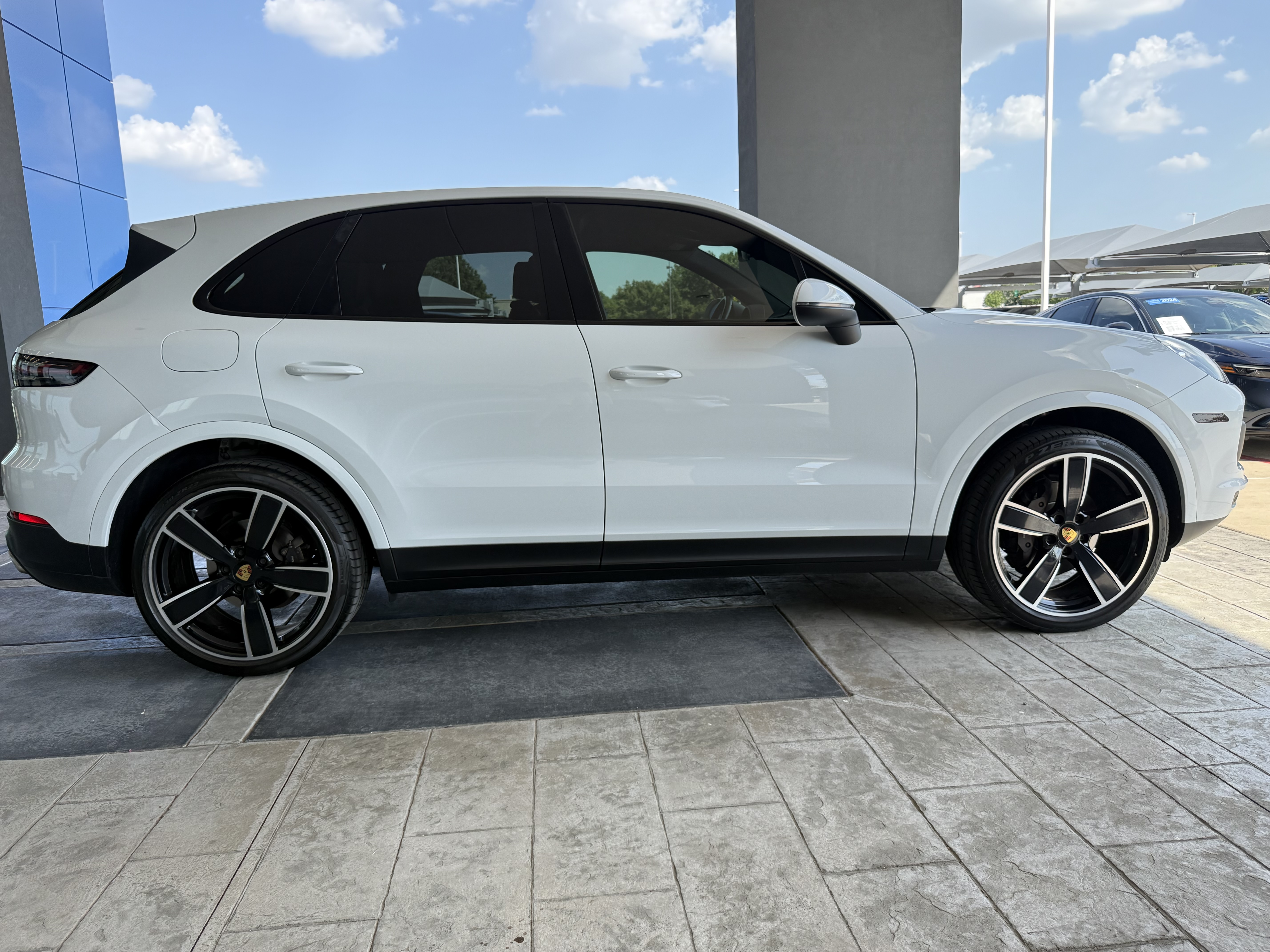 Used 2019 Porsche Cayenne AWD/4WD image 2