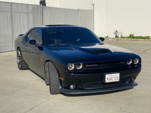 Used 2015 Dodge Challenger SRT w/ Technology Group RWD image 10