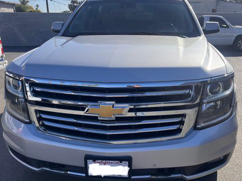 Used 2016 Chevrolet Suburban LT image 2