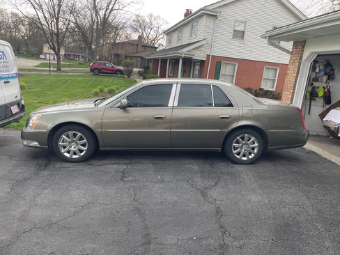 Used 2011 Cadillac DTS Premium image 11