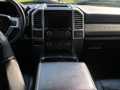 Used 2017 Ford F250 Lariat w/ Lariat Ultimate Package AWD/4WD image 17