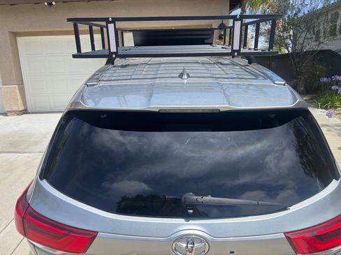 Used 2019 Toyota Highlander XLE AWD/4WD image 5