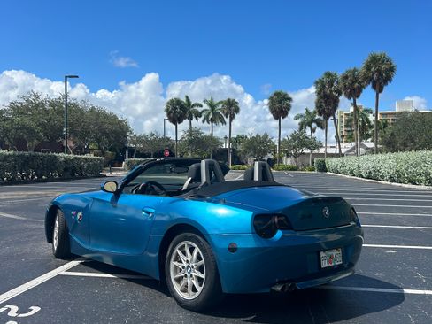 Used 2005 BMW Z4 2.5i image 10