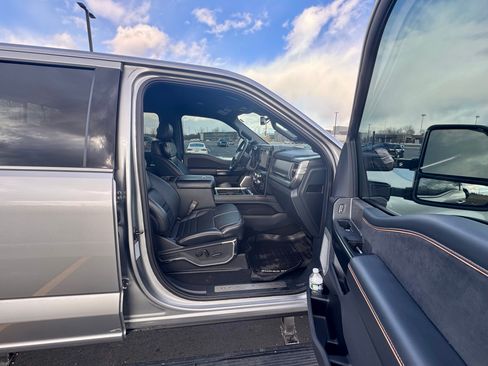 Used 2024 Ford F250 Platinum image 15