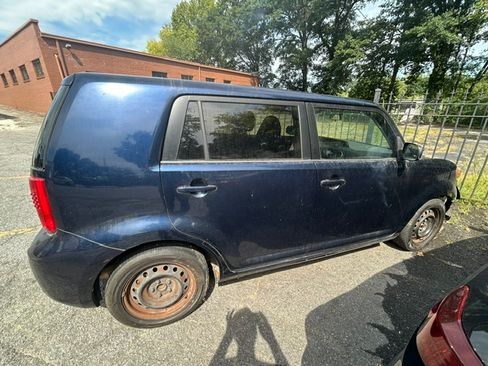 Used 2008 Scion xB FWD image 2