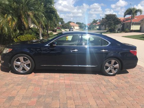 Used 2010 Lexus LS 460 image 2