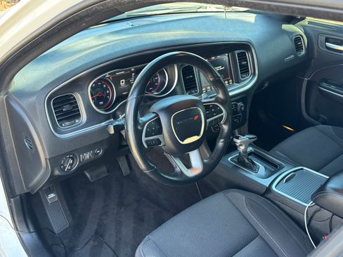 Used 2018 Dodge Charger SXT Plus RWD image 5