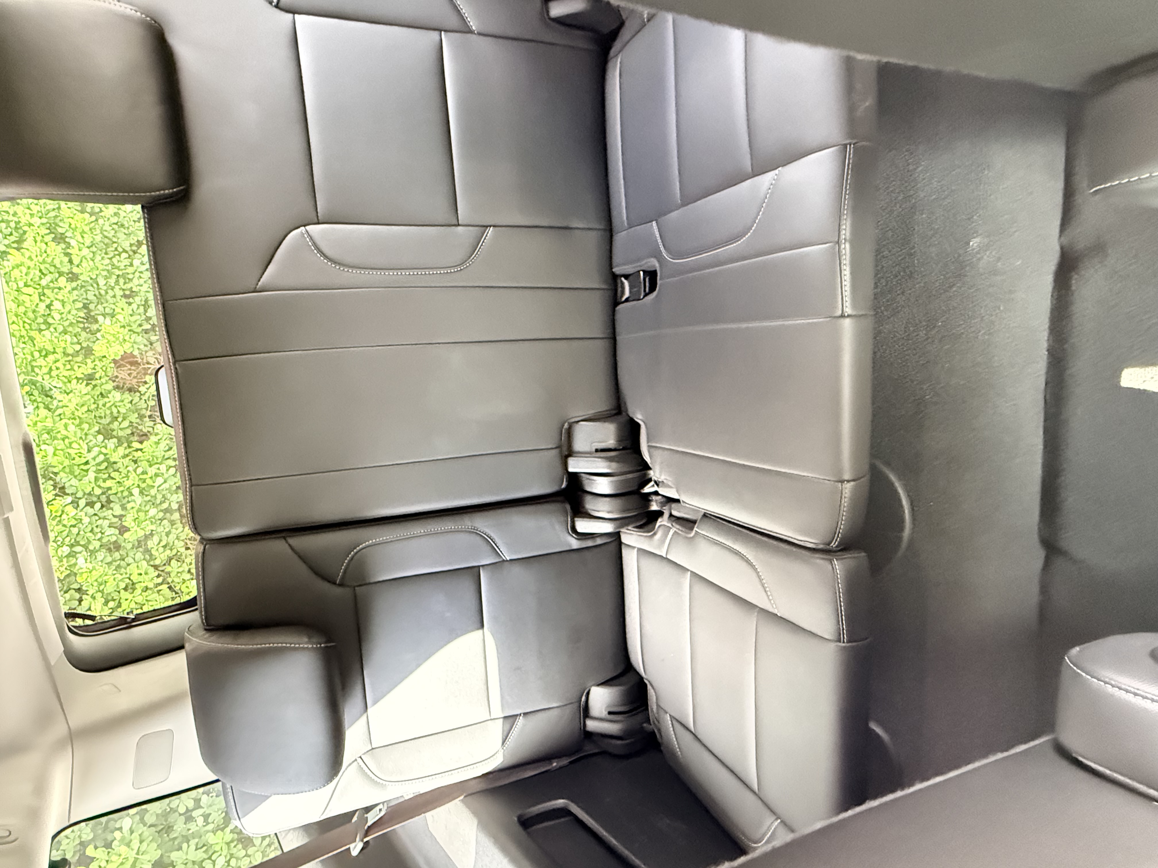Used 2020 Chevrolet Suburban LT w/ RST Edition RWD image 14
