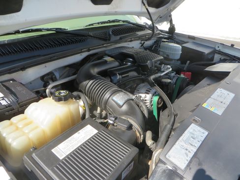 Used 2005 Chevrolet Silverado 2500 LT w/ Heavy-Duty Power Package AWD/4WD image 19