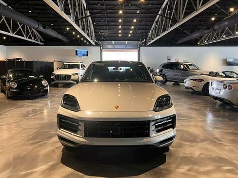 Used 2024 Porsche Cayenne Coupe AWD/4WD image 2