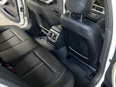 Used 2015 BMW 320i Sedan RWD image 8