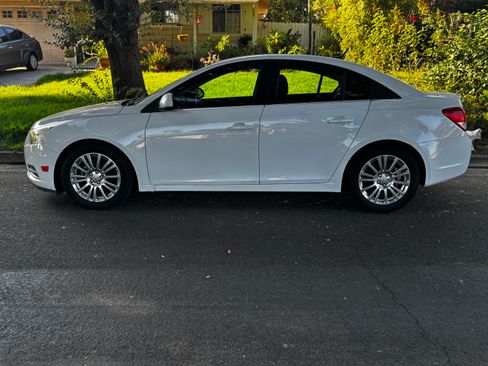 Used 2012 Chevrolet Cruze Eco image 2