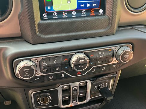 Used 2018 Jeep Wrangler Unlimited Sport S AWD/4WD image 8