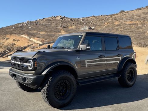 Used 2025 Ford Bronco Outer Banks AWD/4WD image 2