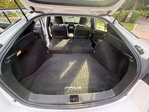 Used 2021 Toyota Prius XLE image 15