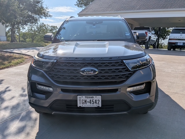 Used 2021 Ford Explorer XLT w/ Equipment Group 202A RWD image 4