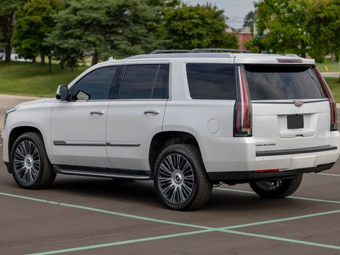 Used 2016 Cadillac Escalade Luxury AWD/4WD image 5