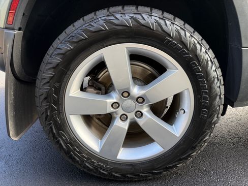 Used 2021 Land Rover Defender 90 First Edition image 27