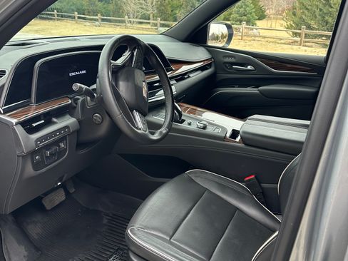 Used 2024 Cadillac Escalade ESV Premium Luxury w/ Performance Package image 6