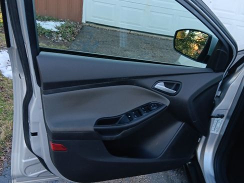 Used 2018 Ford Escape SE w/ Ford Safe & Smart Package image 6