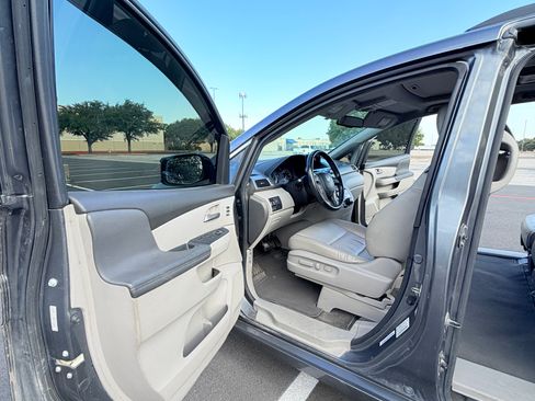 Used 2012 Honda Odyssey Touring image 2