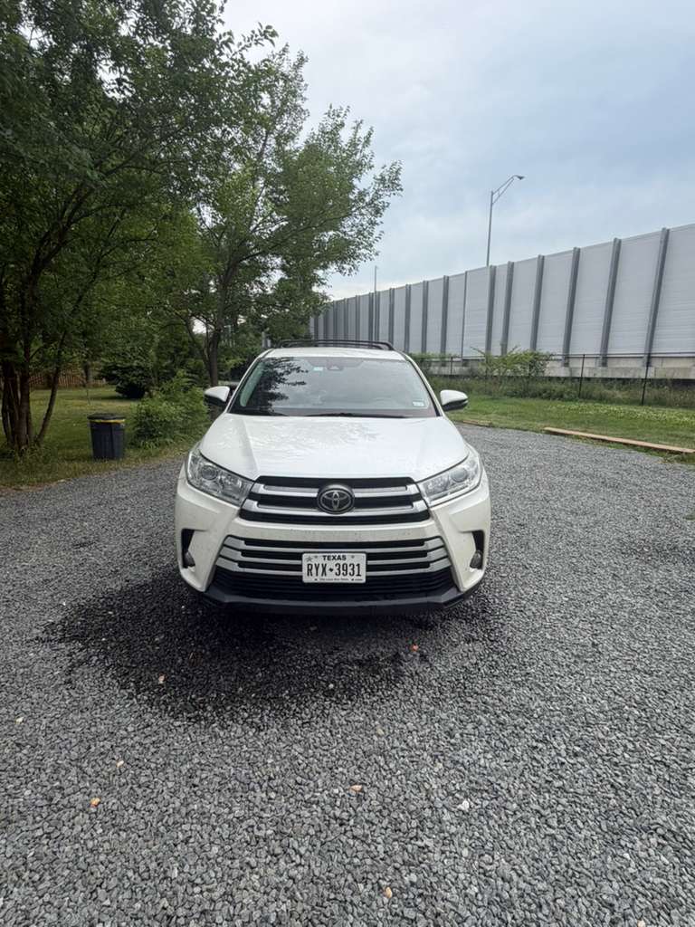 Used 2017 Toyota Highlander Plus FWD image 15