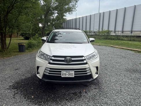 Used 2017 Toyota Highlander Plus FWD image 15