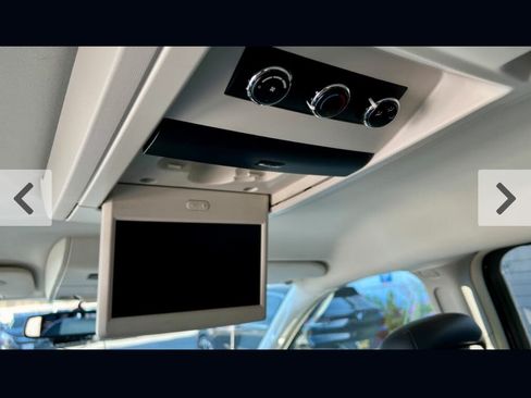 Used 2010 Chrysler Town & Country Touring Plus image 9