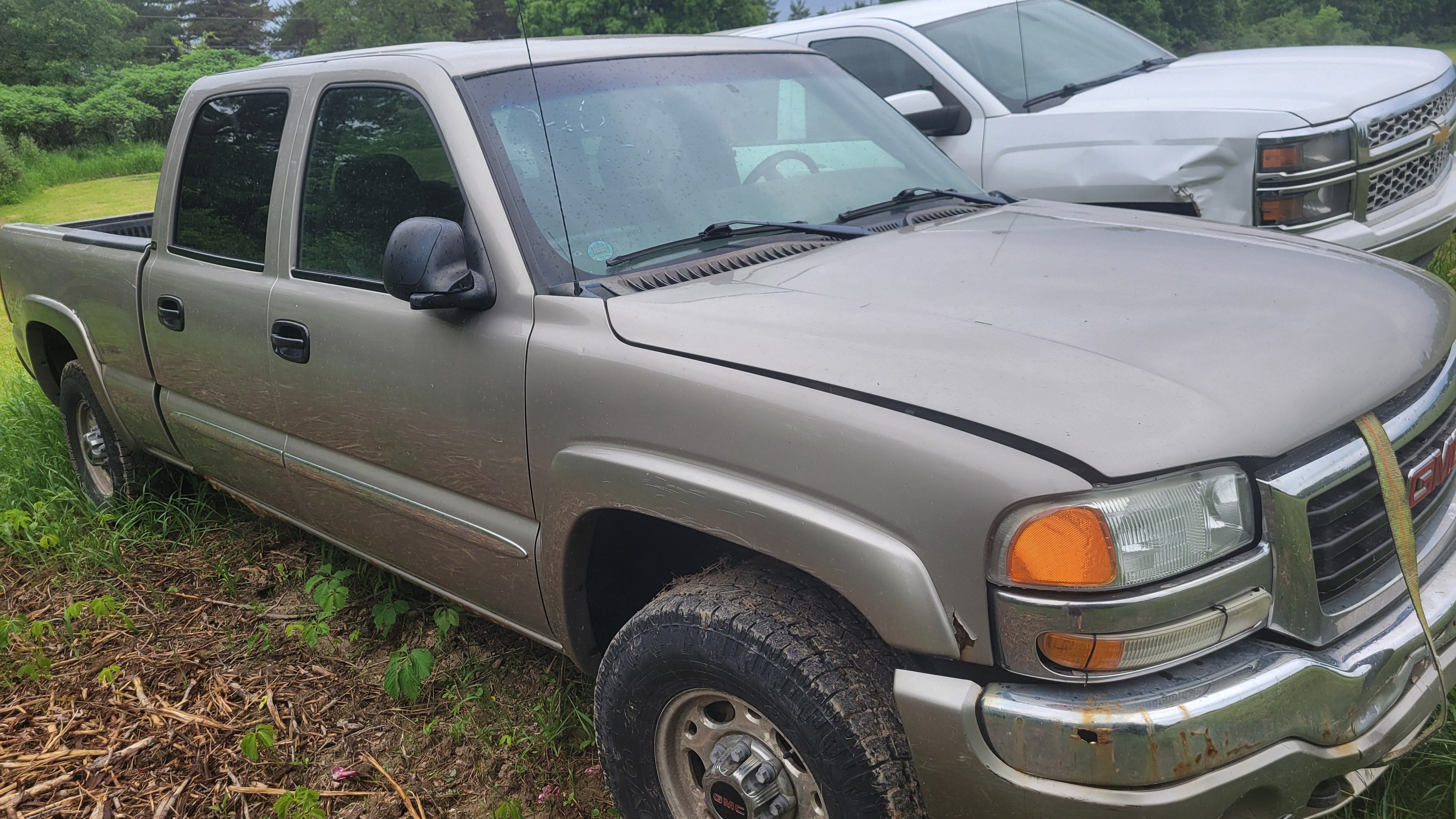 Used 2003 GMC Sierra 1500 SLE w/ Skid Plate Package AWD/4WD image 1