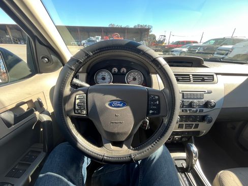 Used 2009 Ford Focus SE image 4