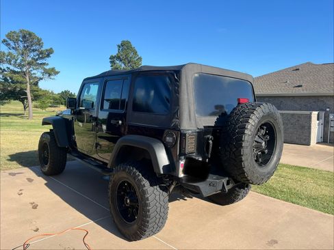 Used 2017 Jeep Wrangler Unlimited Sport w/ Connectivity Group AWD/4WD image 12