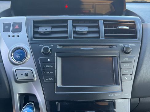 Used 2014 Toyota Prius V Three image 12