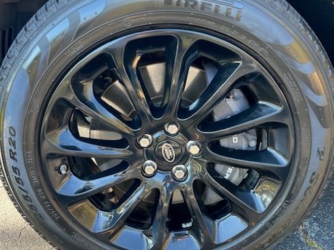 Used 2020 Land Rover Range Rover HSE image 2