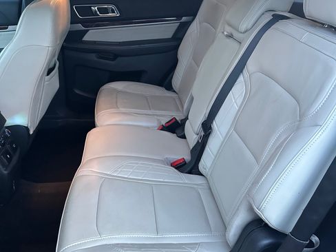Used 2017 Ford Explorer Platinum AWD/4WD image 9