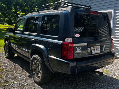Used 2010 Jeep Commander Sport w/ Sun/Sound Group AWD/4WD image 5